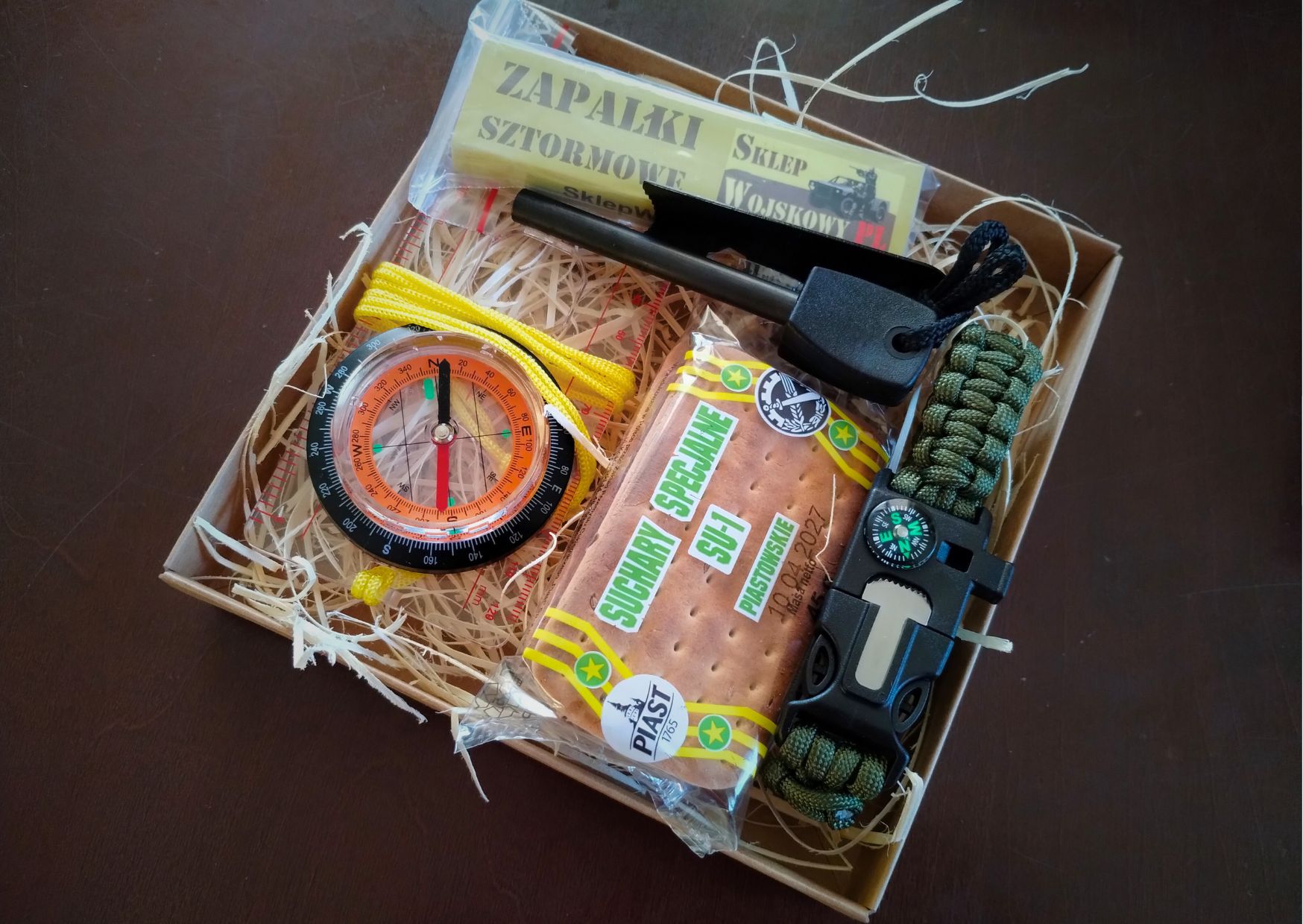 Prezent - wyprawka survivalowa na wyprawę