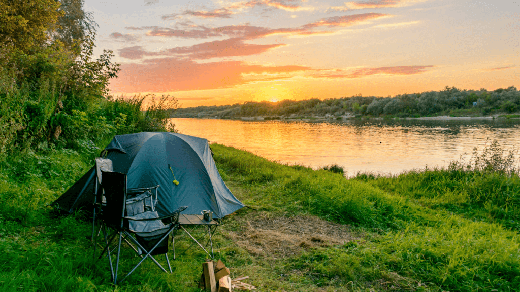 słownik kajakowy - biwak nad rzeką